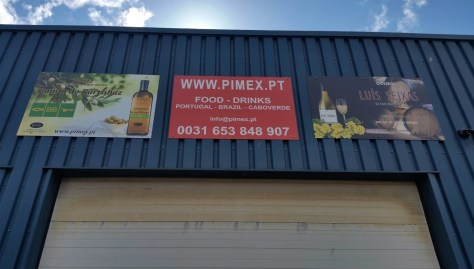 Groothandel Pimex International in Hoogvliet met Portugese wijnen en olijfolie
